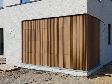 Sectionale garagepoort Allport bekleed met thermowood - Beerse